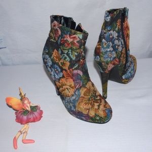 Diba Floral Tapestry Bootie size 6M Warm Heavy Boots Super Classy